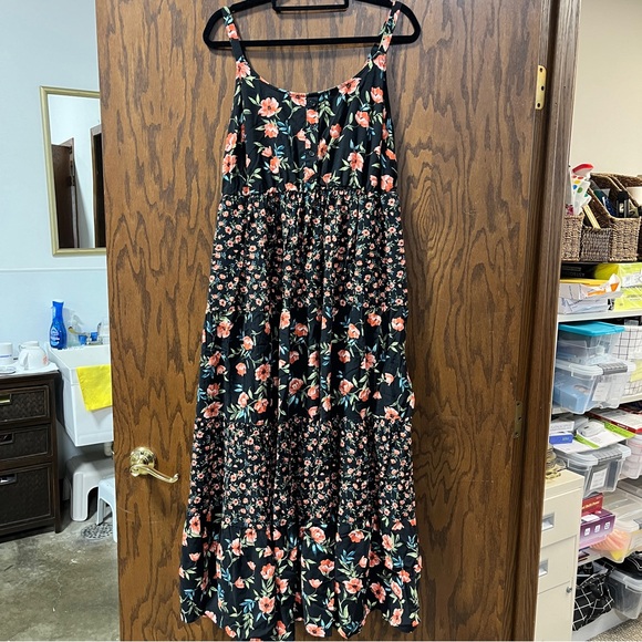 TORRID Sz 1 Cami Maxi Dress Black Floral w Pockets - Picture 1 of 7